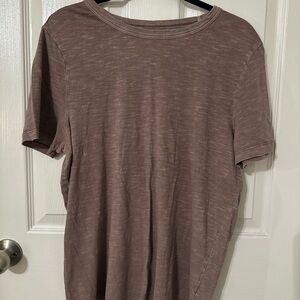 Universal Thread Women's Short Sleeve Tee in Taupe/Mauve